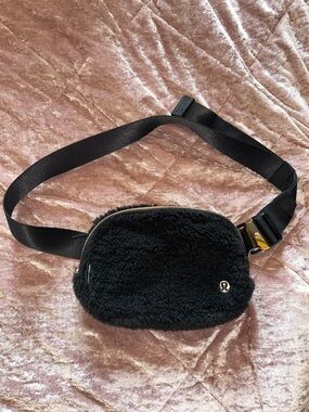 Lululemon Black Sherpa Belt Bag